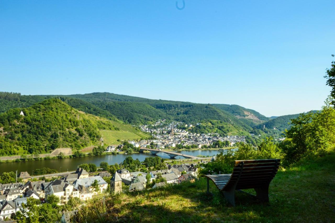 Schloss-Hotel Petry Treis-Karden Bagian luar foto