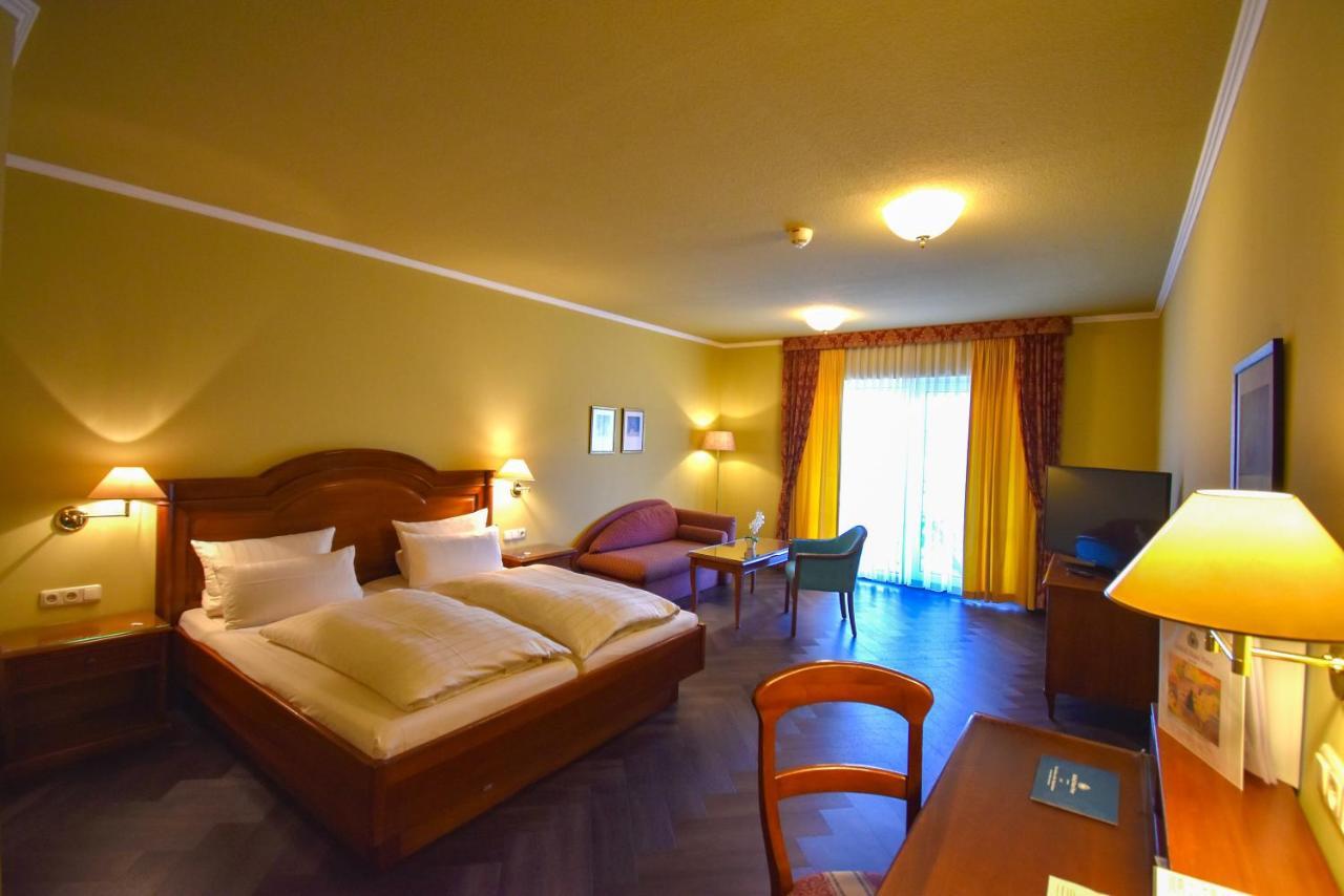 Schloss-Hotel Petry Treis-Karden Bagian luar foto