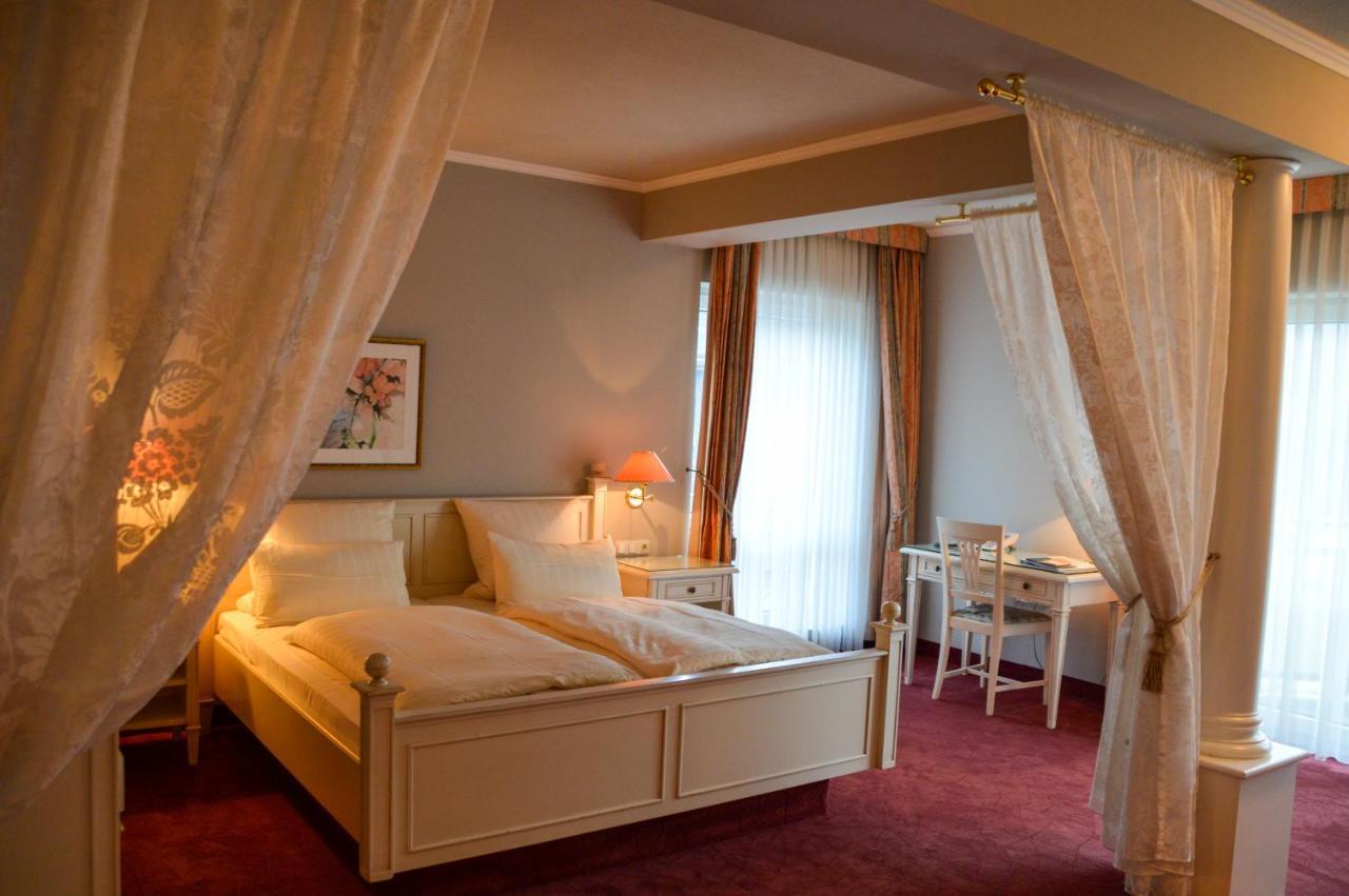 Schloss-Hotel Petry Treis-Karden Bagian luar foto