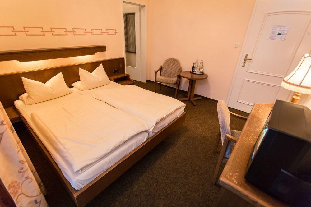 Schloss-Hotel Petry Treis-Karden Bagian luar foto