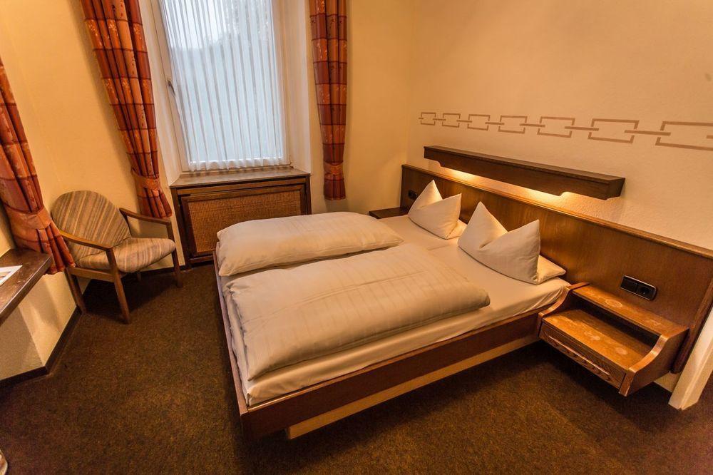 Schloss-Hotel Petry Treis-Karden Bagian luar foto
